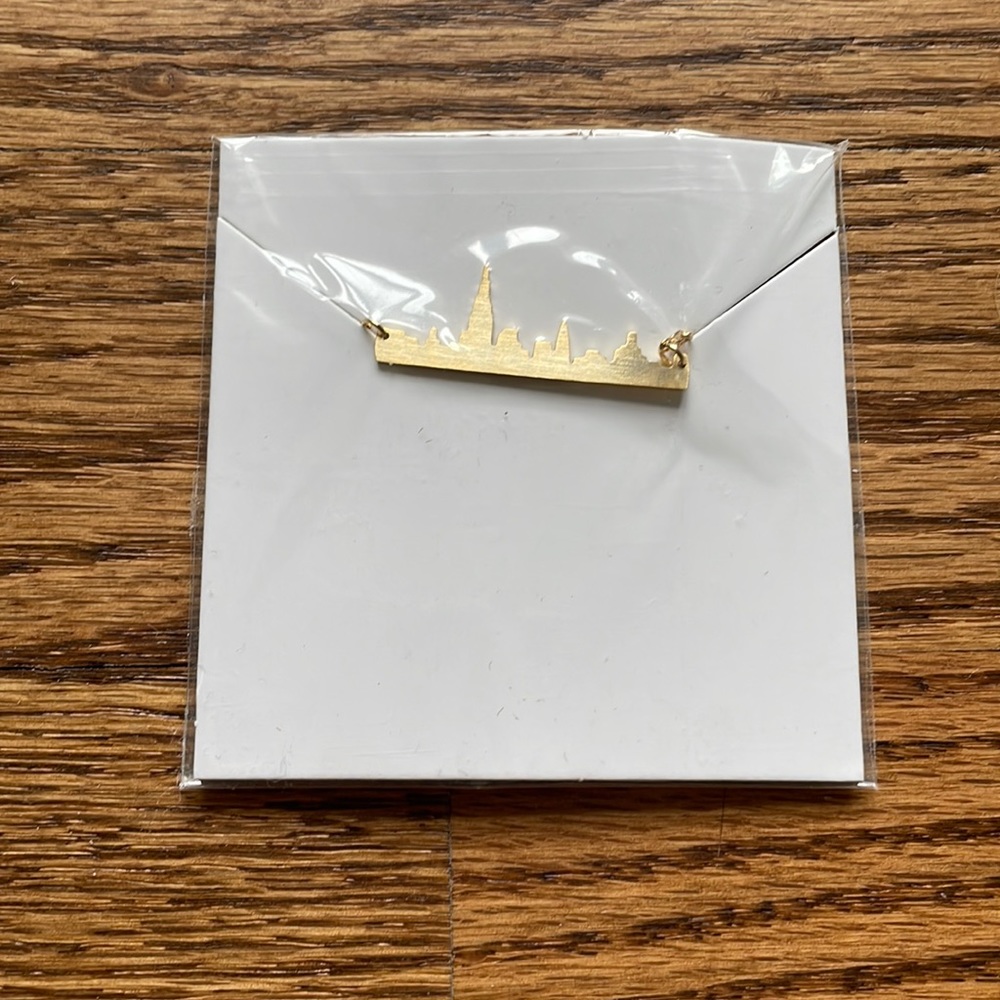 Brand new New York NYC Skyline Gold Necklace